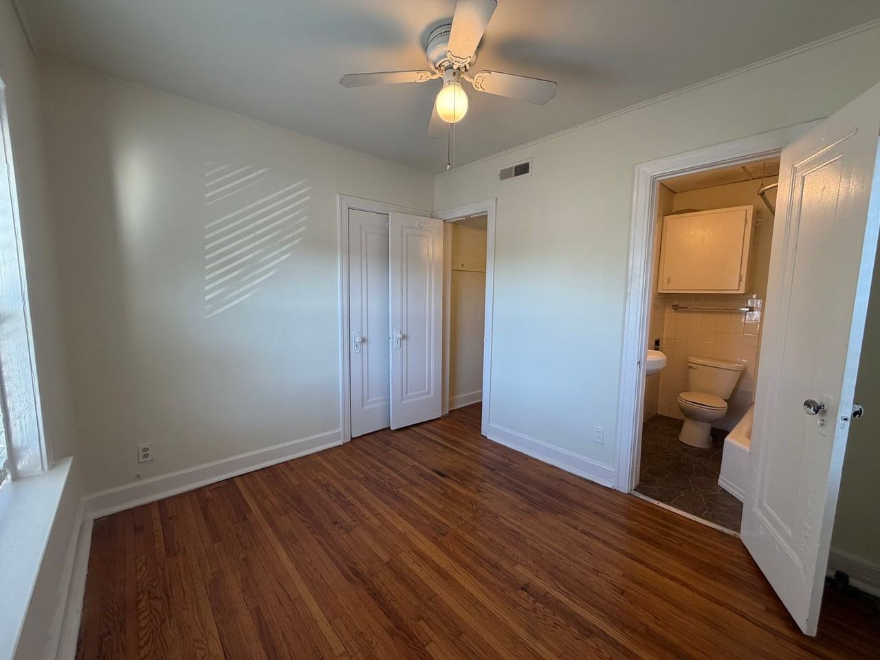 806-808 W 38th St. - Photo 3 of 7