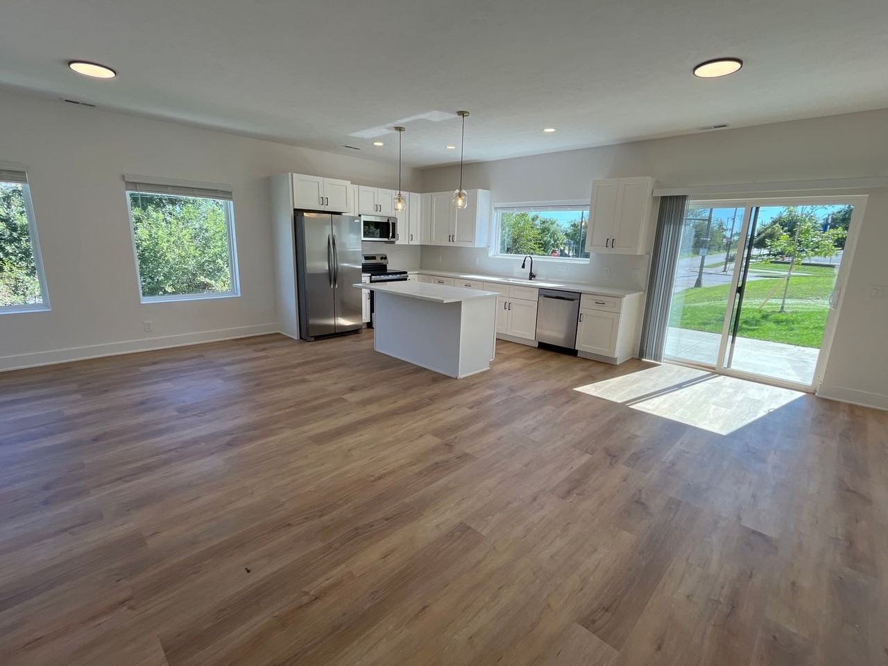 2901 Jackson St - Photo 2 of 26