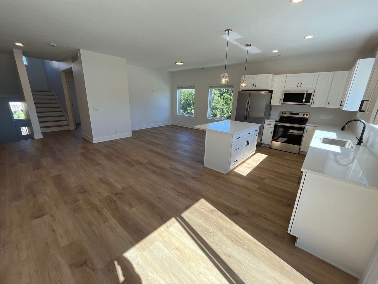 2901 Jackson St - Photo 3 of 26