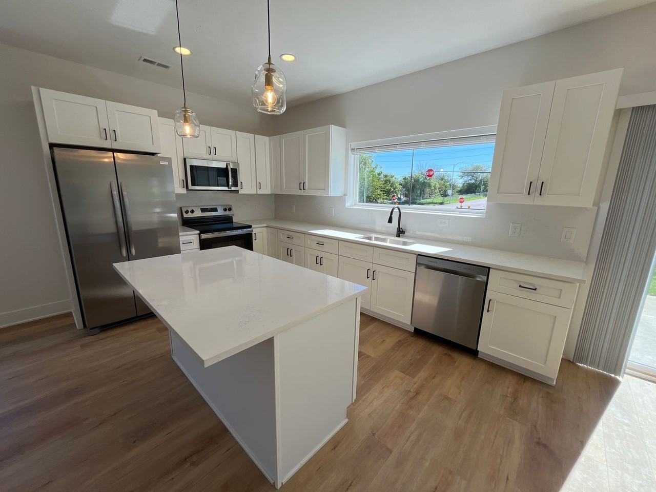 2901 Jackson St - Photo 4 of 26