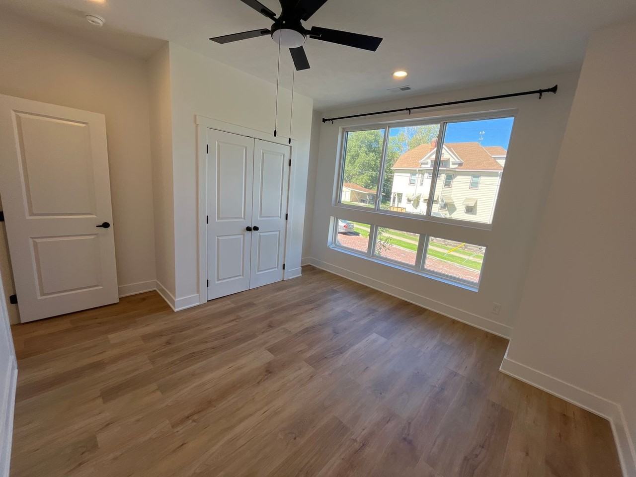 2901 Jackson St - Photo 6 of 26
