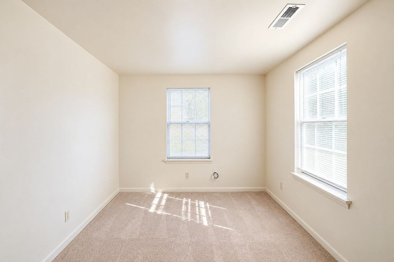 1411 Short 18th St #B - Photo 6 of 11