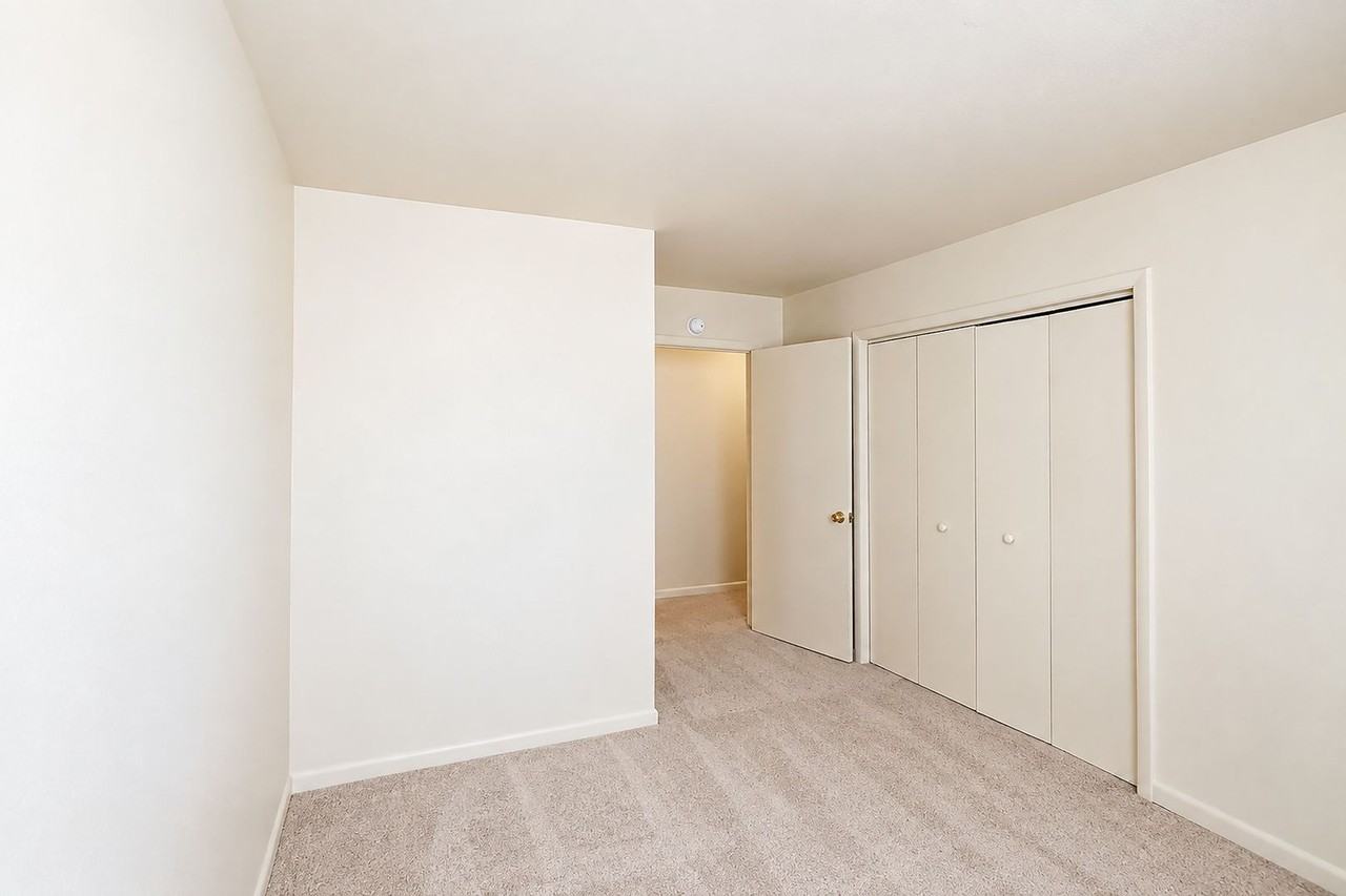 1411 Short 18th St #B - Photo 7 of 11