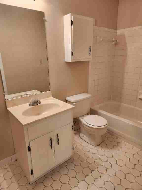 317 Broadway St - Photo 4 of 9