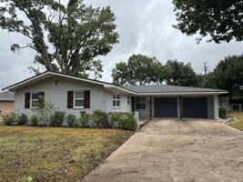 featured image of 2406 Robin Rd