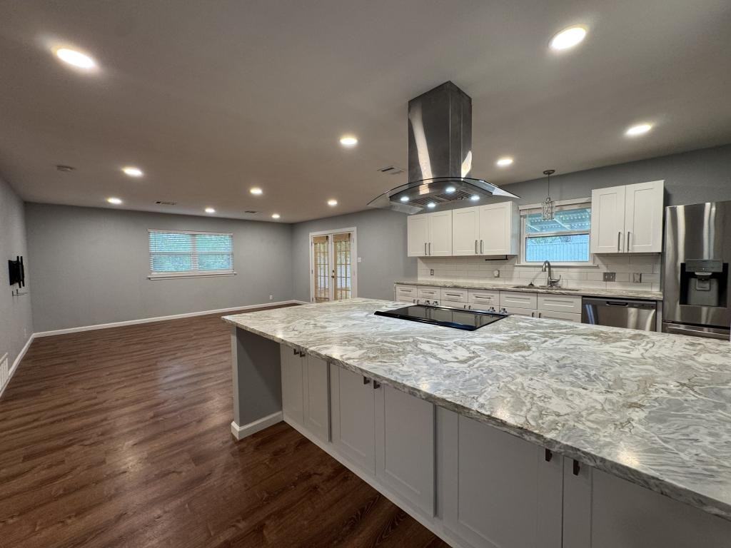 2406 Robin Rd - Photo 2 of 13