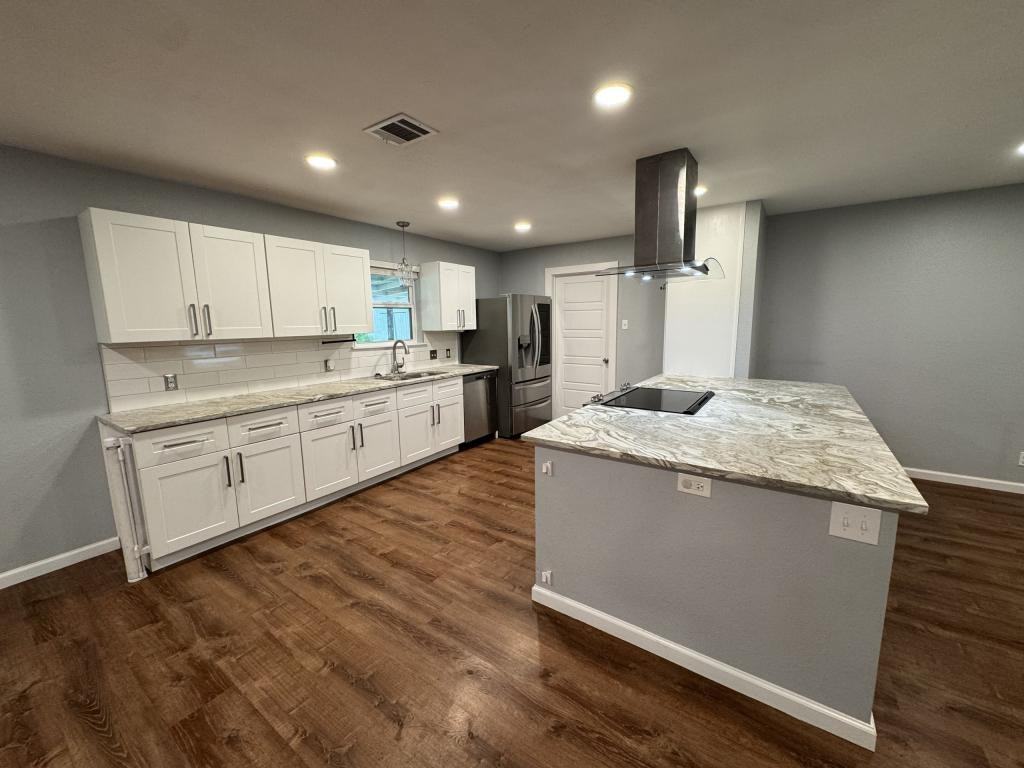 2406 Robin Rd - Photo 3 of 13