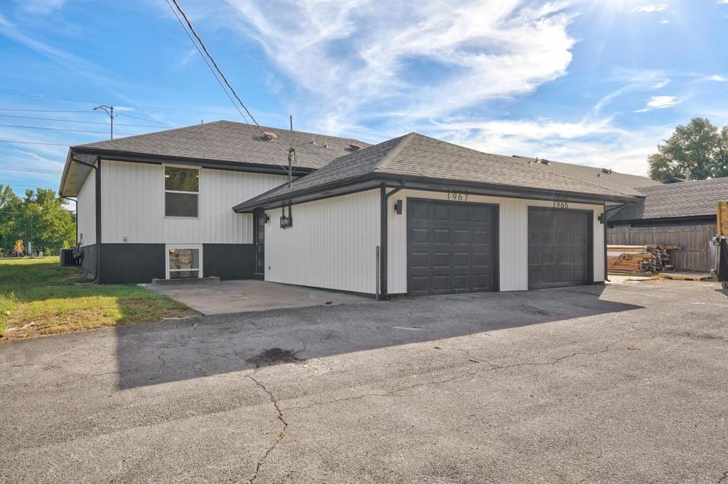 1967 E Battlefield Rd