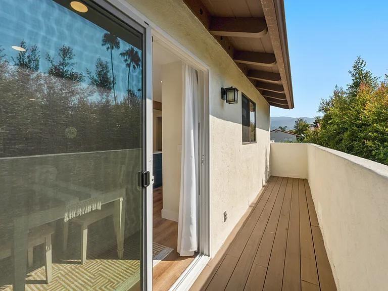 1121 Chino St - Photo 4 of 31