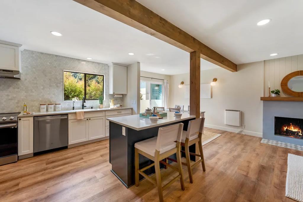 1121 Chino St - Photo 5 of 31