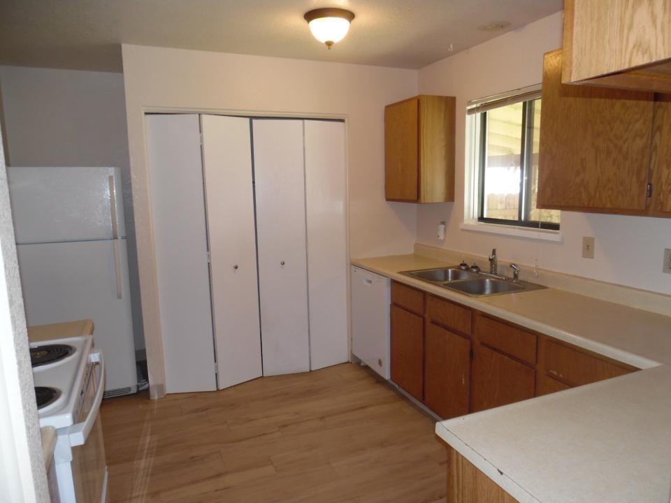 1708 Brewington Dr - Photo 3 of 11