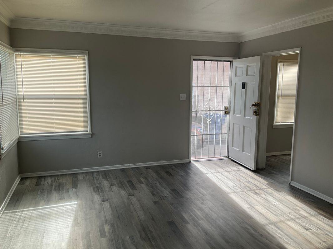 1707 S Redondo Blvd - Photo 3 of 11