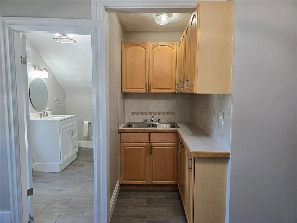 42 Summit St - Photo 3 of 13