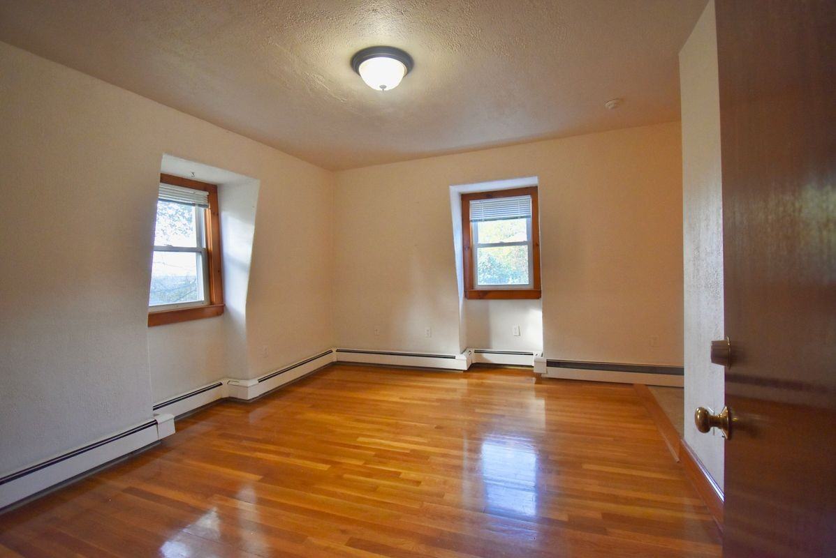 37 Railroad Ave ##8 - Photo 2 of 5