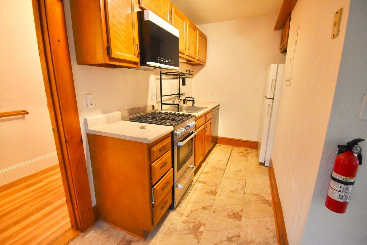 37 Railroad Ave ##8 - Photo 5 of 5