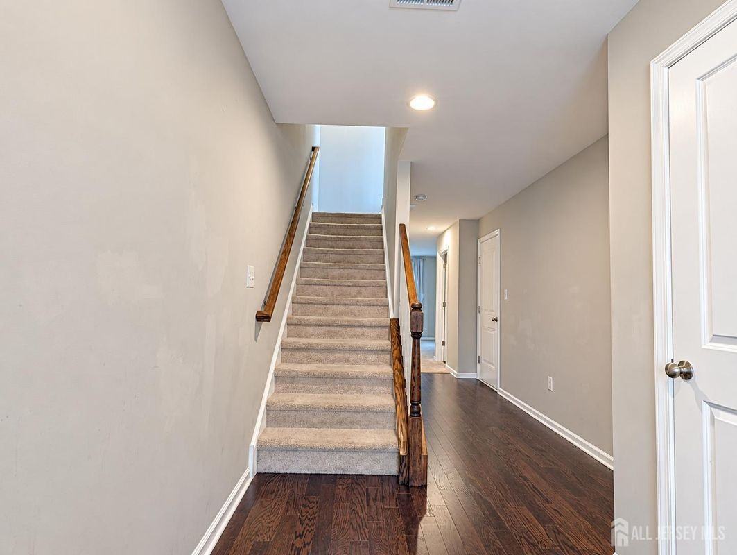 1607 Hights Farm Rd S - Photo 2 of 21