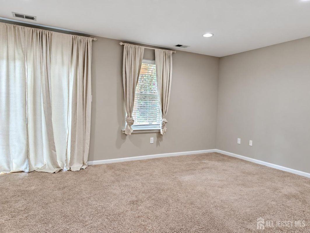 1607 Hights Farm Rd S - Photo 3 of 21