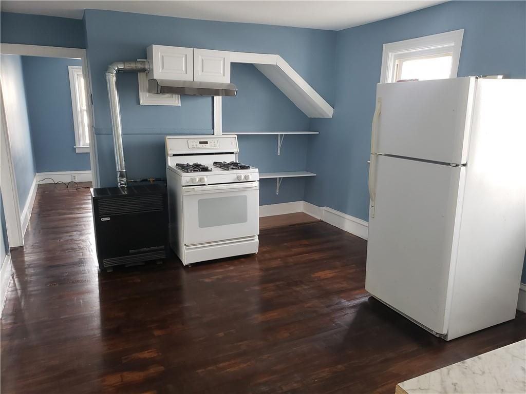 142 Pocasset Ave - Photo 4 of 11