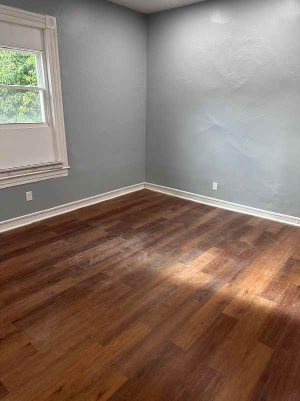 215 Church St - Photo 5 of 6