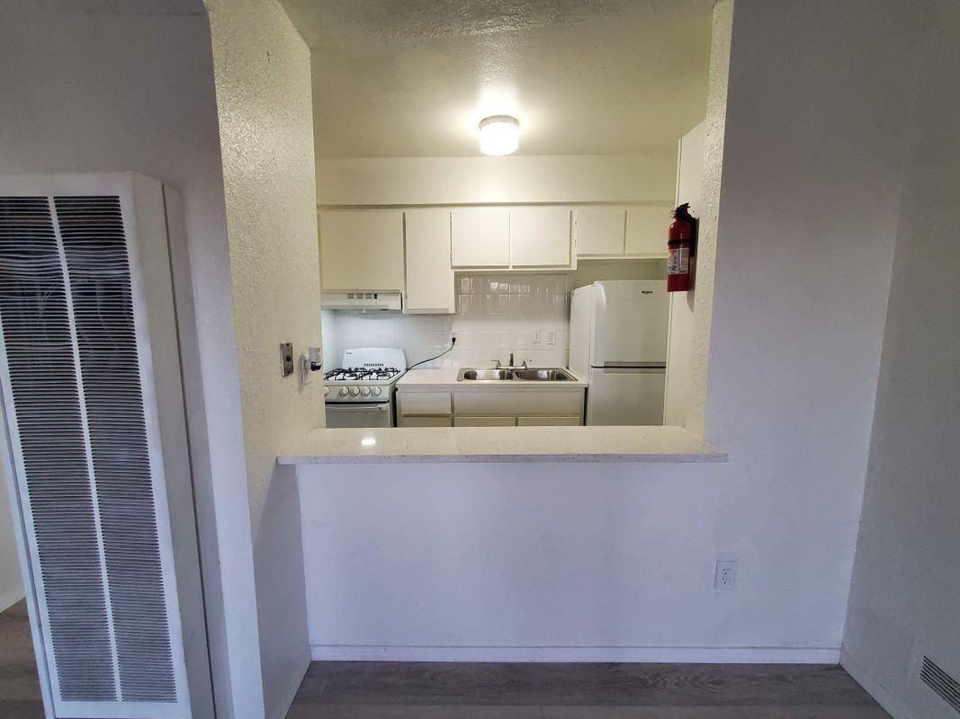 328 Tennessee St Se ##8 - Photo 7 of 9
