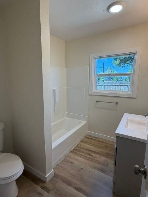 1533 N Van Ness Ave - Photo 5 of 5