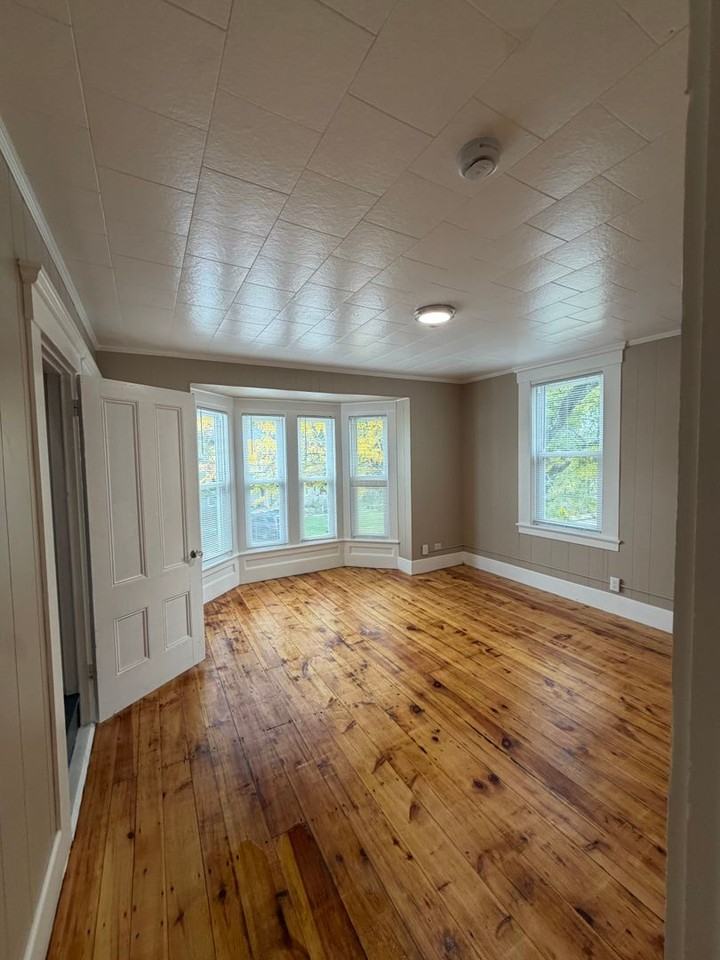 886 Portland St - Photo 2 of 13