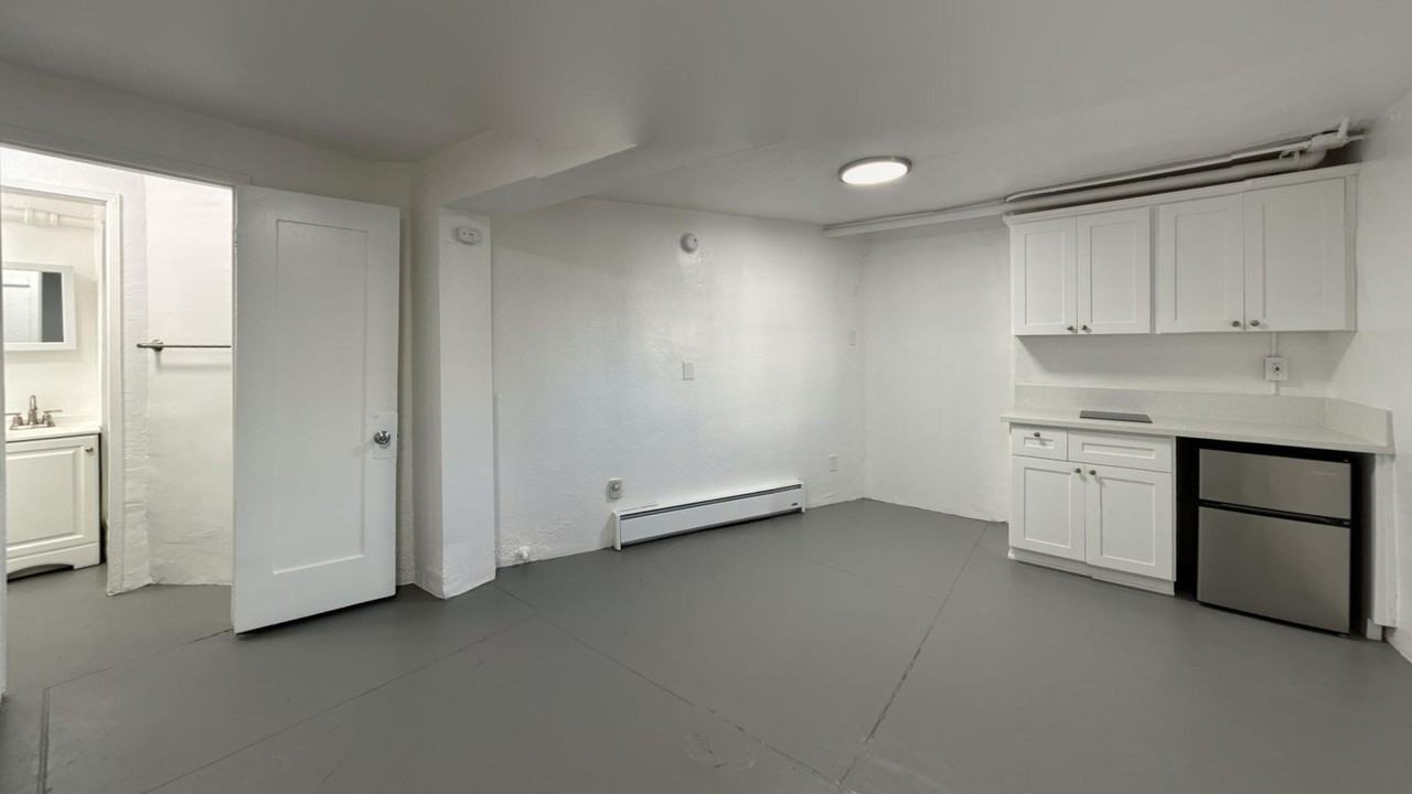 Gorgeous Apartment Available...New York Style and Charm...5 minutes from LA LIVE! - Photo 6 of 21