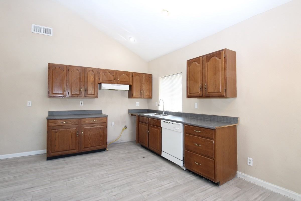 3206 W Cypress St - Photo 2 of 18