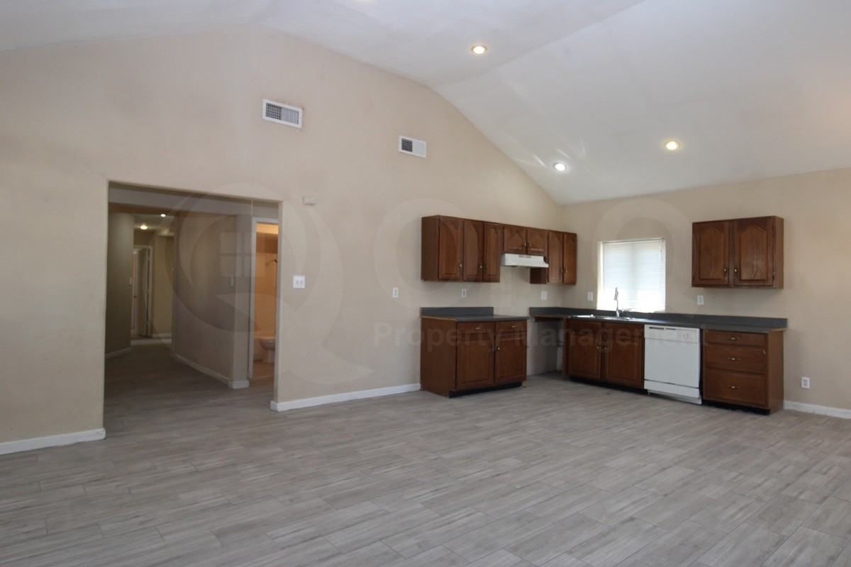 3206 W Cypress St - Photo 3 of 18