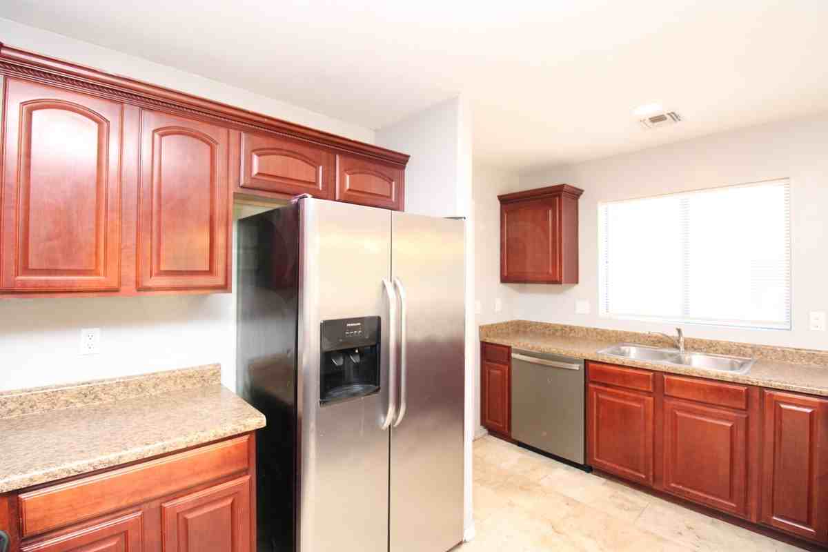 10918 W Meadowbrook Ave - Photo 4 of 27