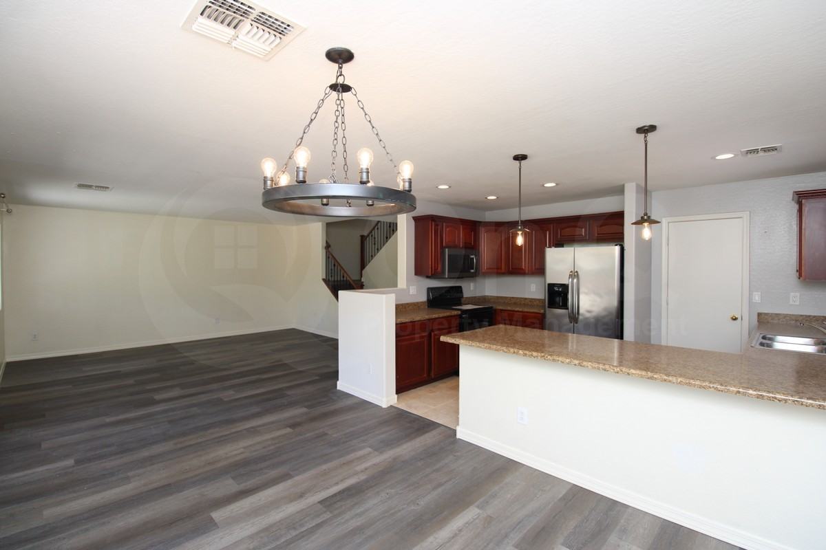 10918 W Meadowbrook Ave - Photo 7 of 27