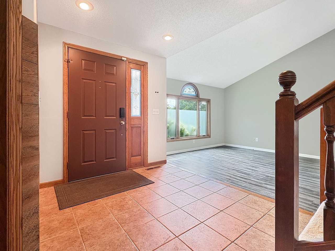 15612 Canyon Rdg - Photo 3 of 50
