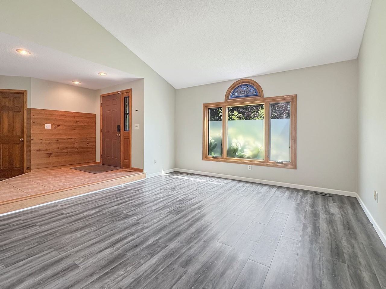 15612 Canyon Rdg - Photo 4 of 50