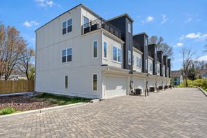 featured image of 1016 W Kirkland Ave