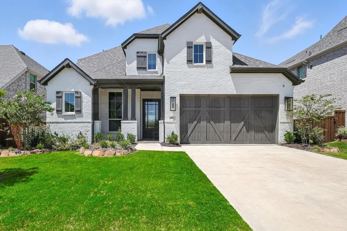 2660 Starwood Dr - Photo 2 of 40