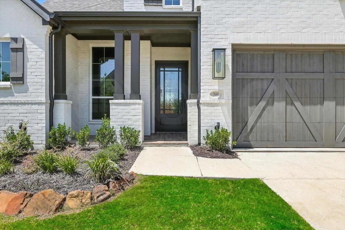 2660 Starwood Dr - Photo 3 of 40