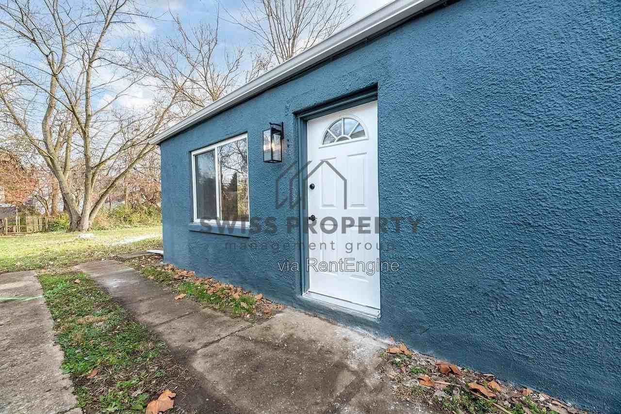 1436 1/2 Oakwood Ave - Photo 2 of 16