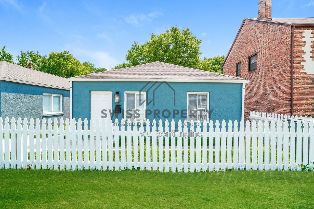 1436 1/2 Oakwood Ave - Photo 4 of 16