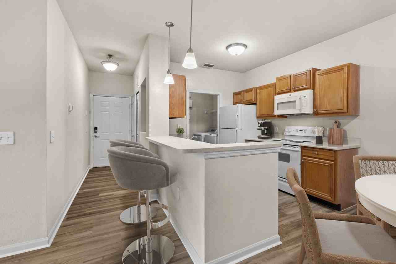 Grandeville on Saxon - Photo 6 of 37