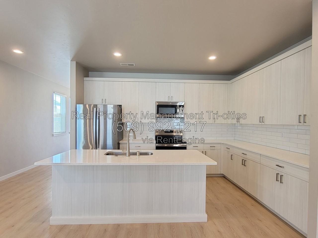 3592 Stardust St - Photo 5 of 16