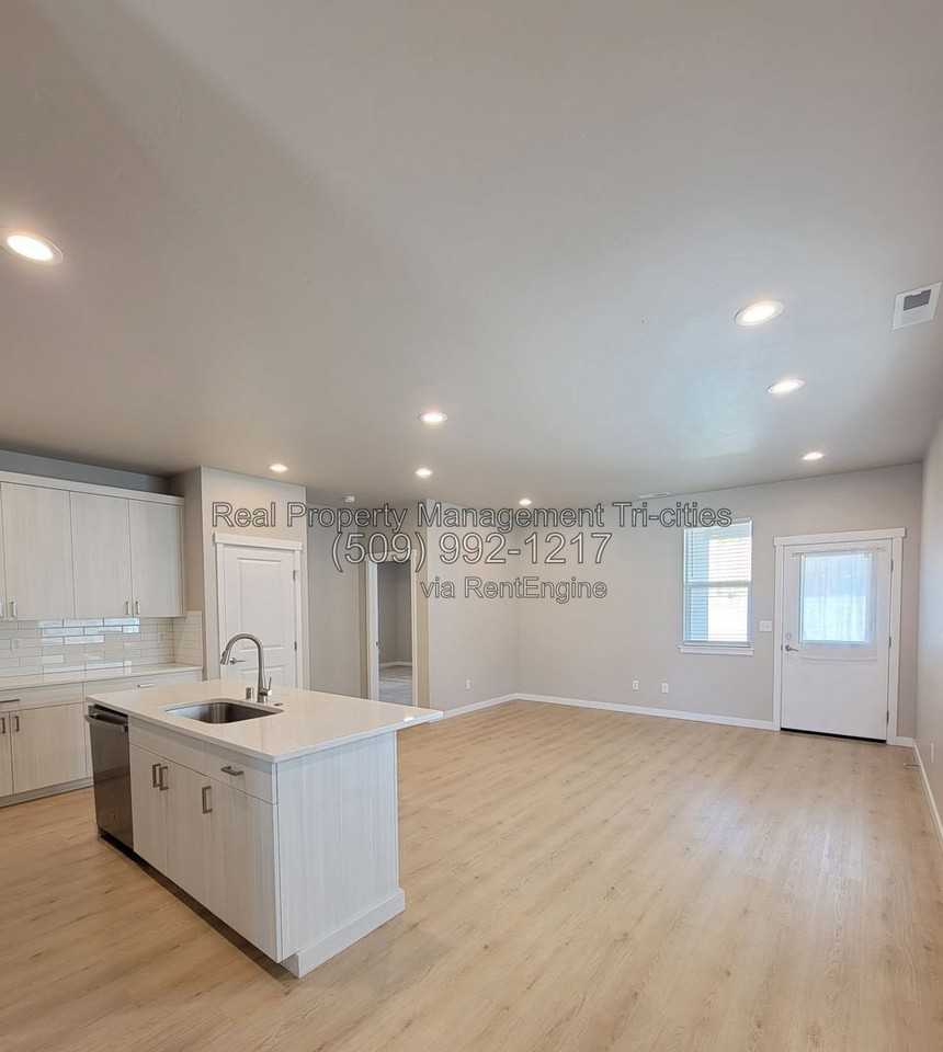3592 Stardust St - Photo 7 of 16