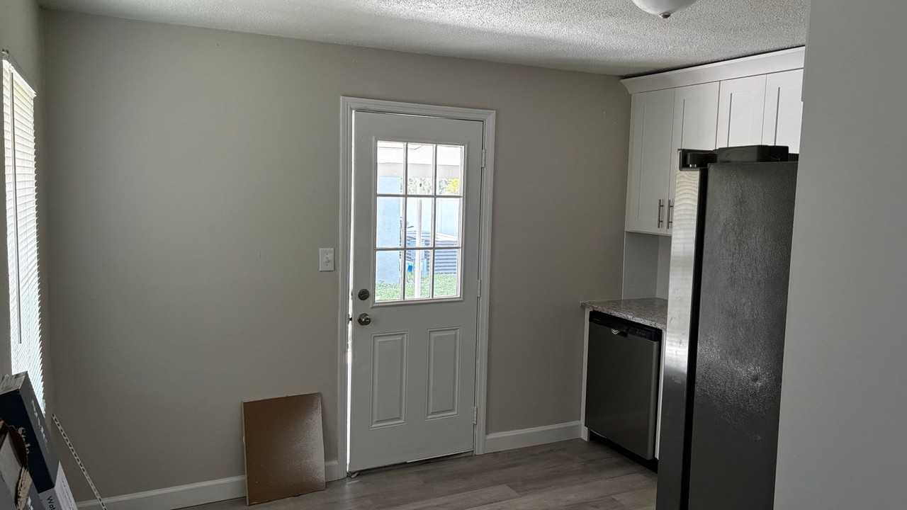 438 2nd St - Photo 4 of 11