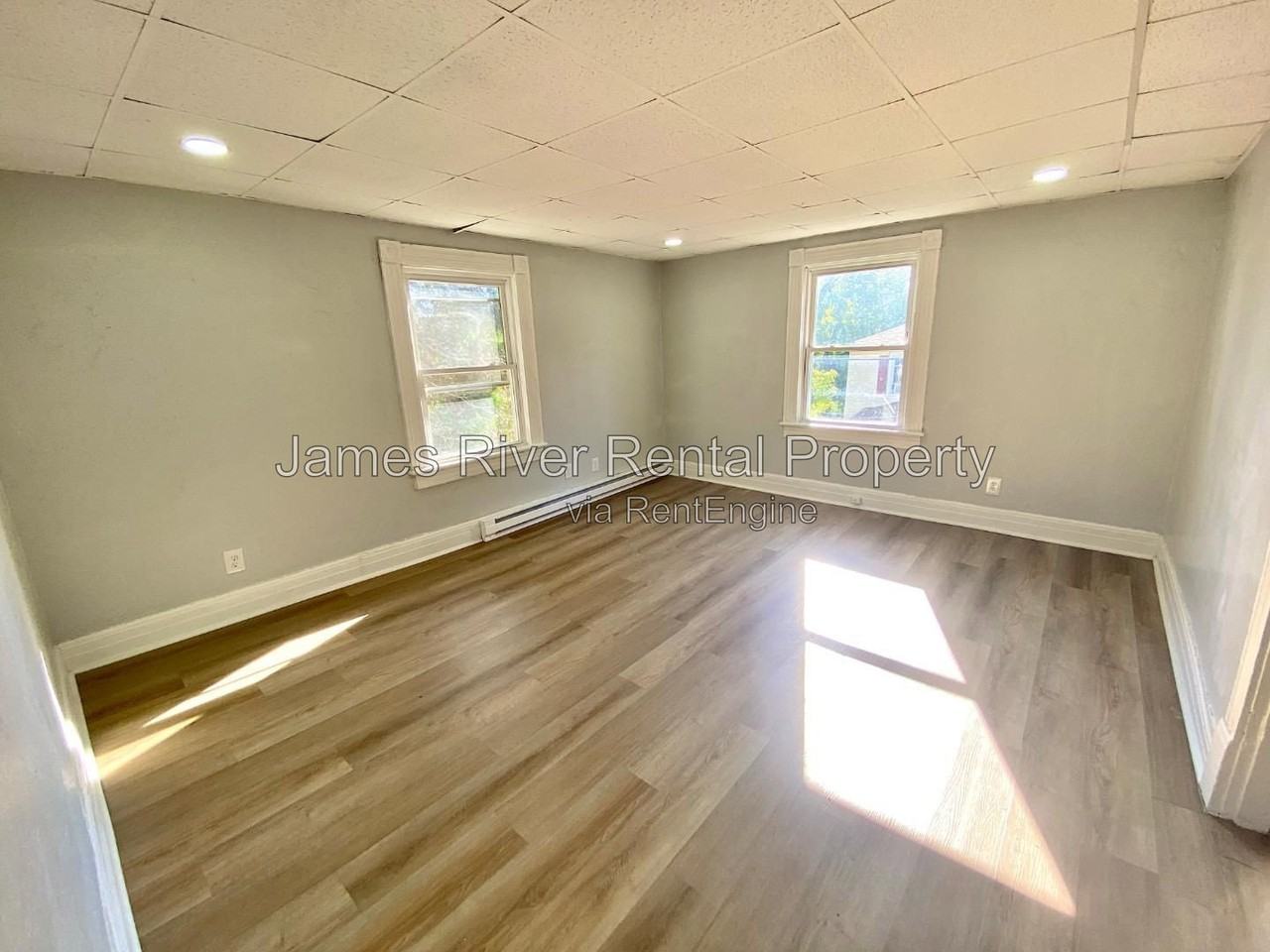 1009 4th St #4 - Photo 3 of 7