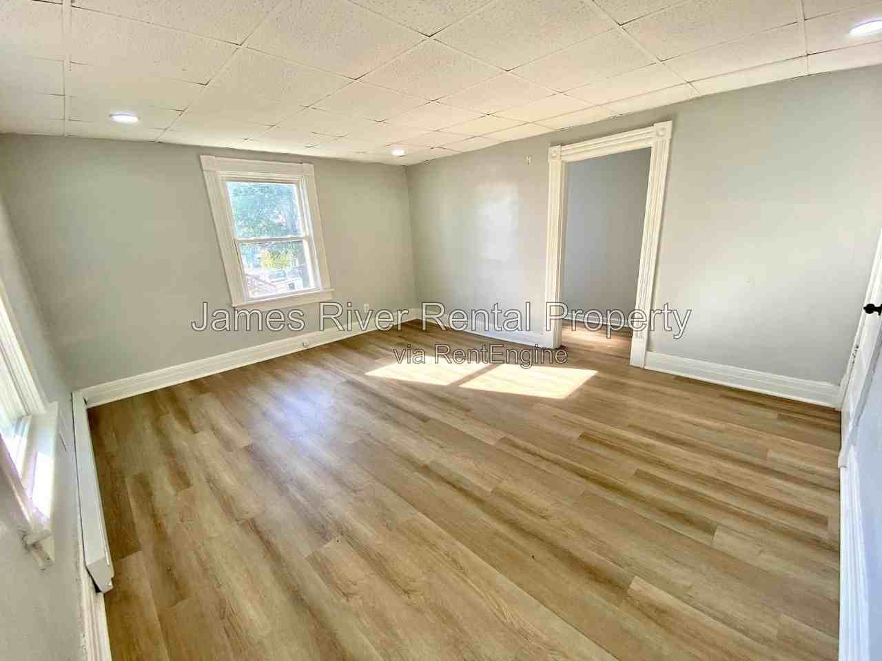 1009 4th St #4 - Photo 5 of 7