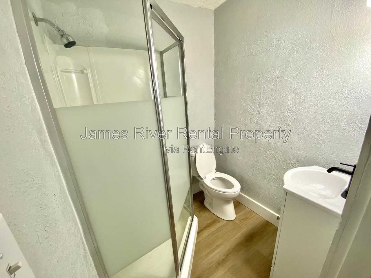 1009 4th St #4 - Photo 6 of 7