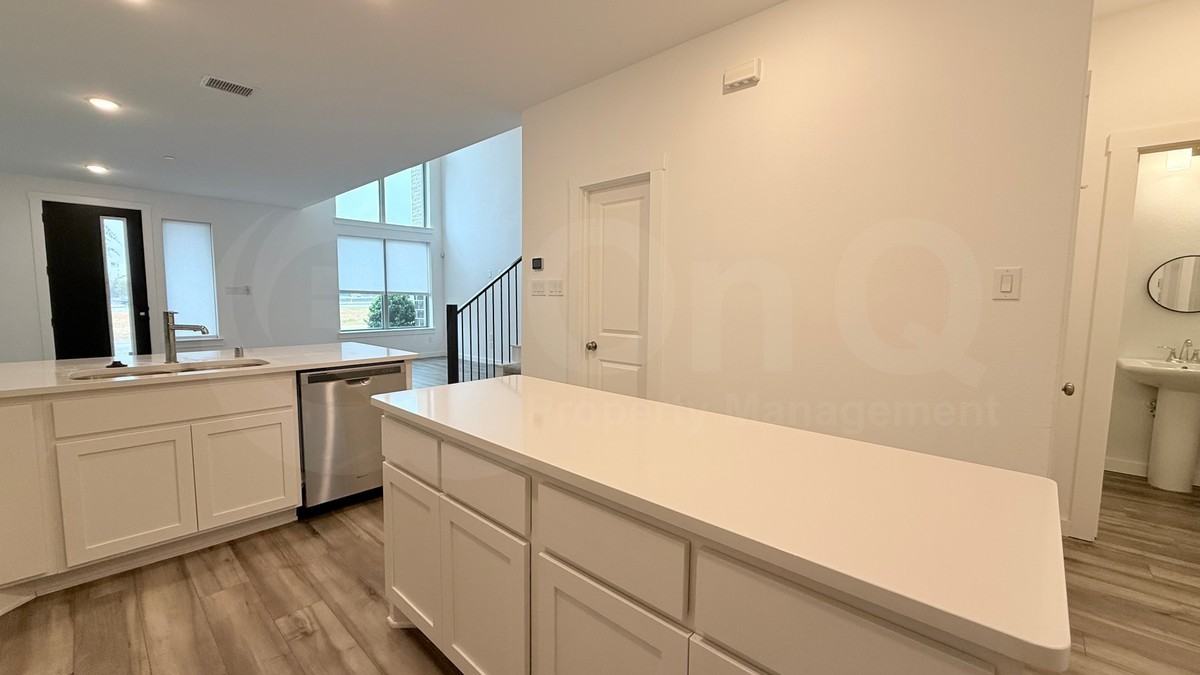 1711 Dalhart Rd - Photo 6 of 15