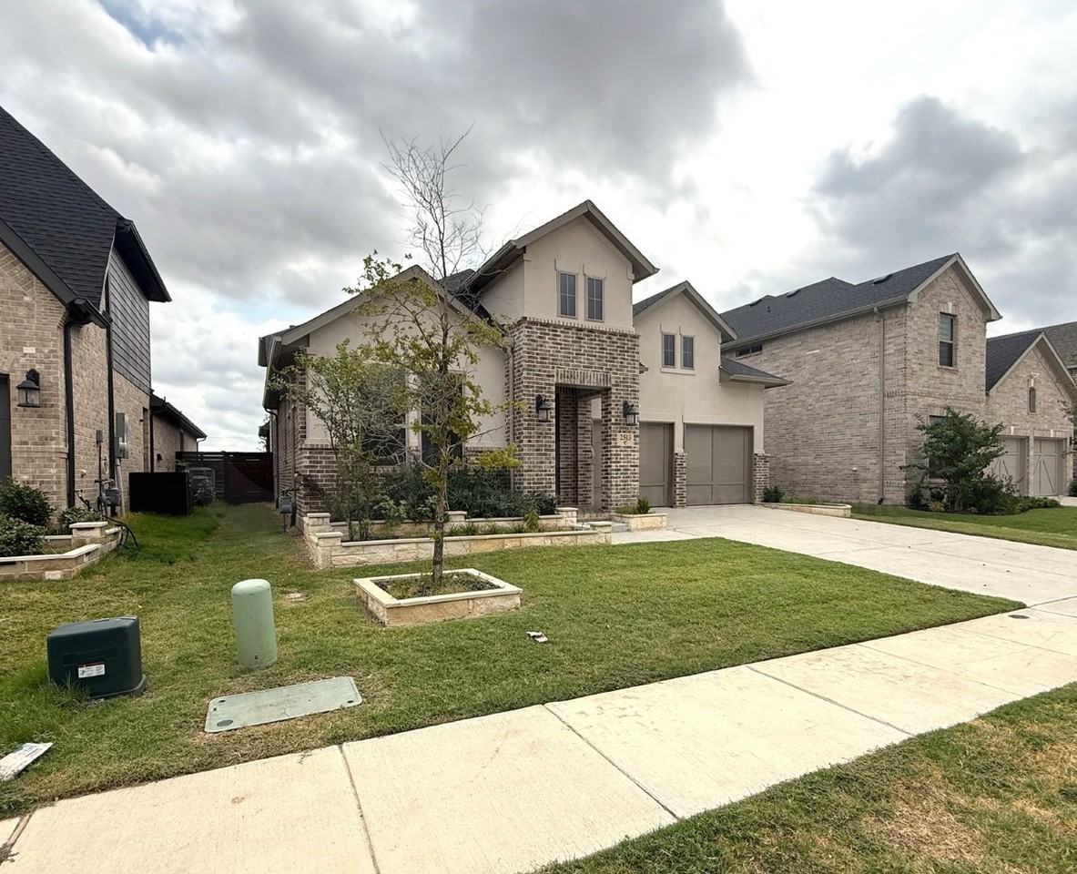 2513 Silverleaf Dr - Photo 3 of 30