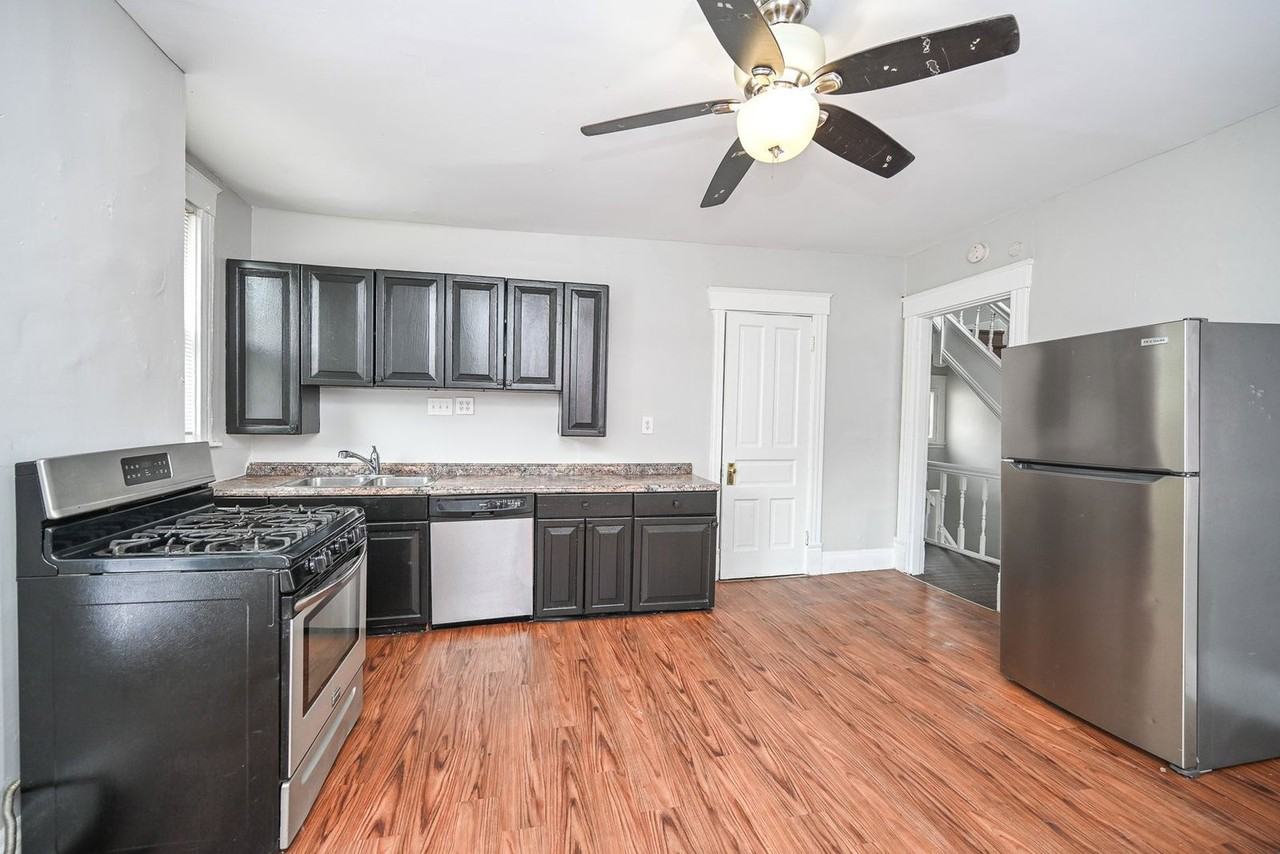 619 Straight St - Photo 2 of 17