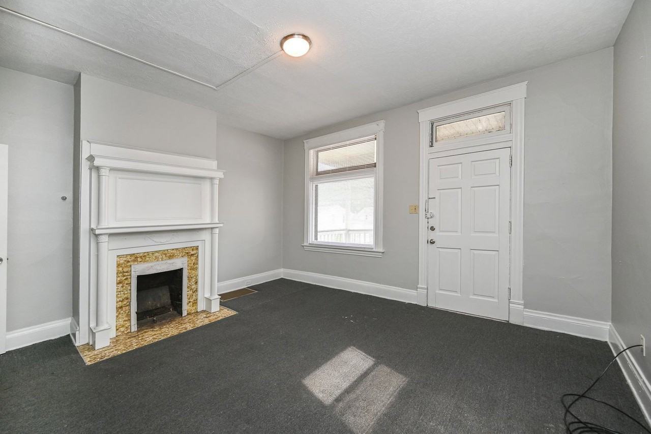 619 Straight St - Photo 5 of 17