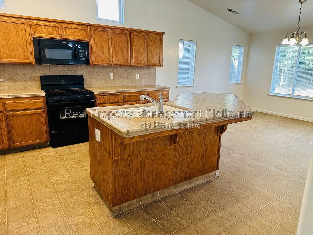 3571 Manresa Dr - Photo 5 of 27